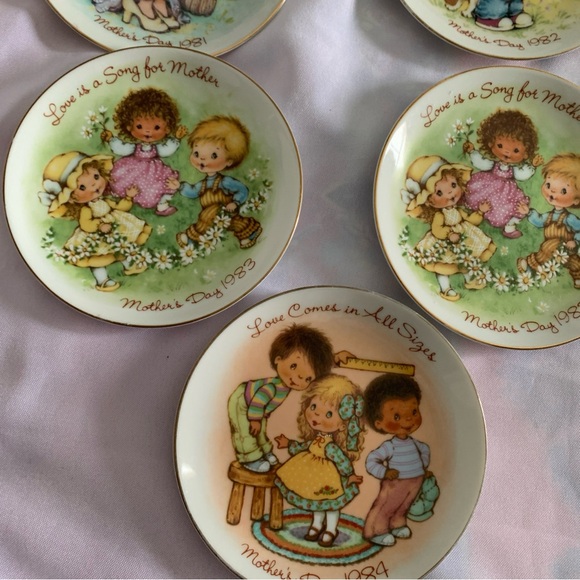 Avon Mother’s Day Collectible Porcelain Plates Children Illustrations 1981/1984 - Picture 4 of 12